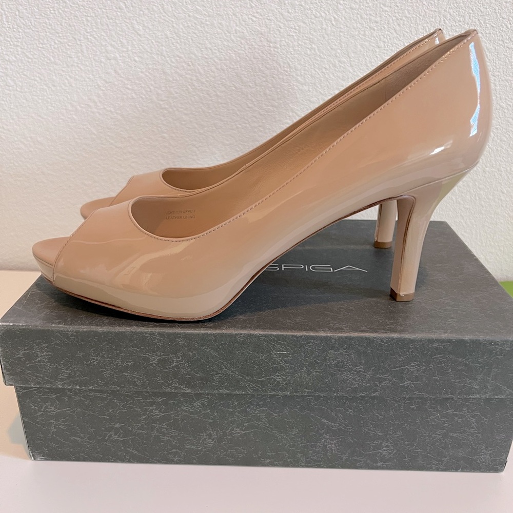 Via Spiga Ryan Nude Patent Heels